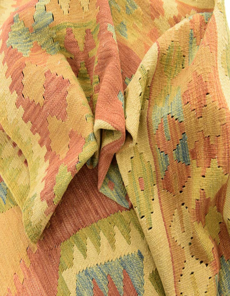 Detail image of  4' 9 x 6' 7  Hand Woven Kilim Waziri Wool Rug