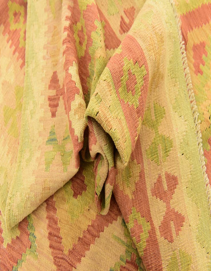 Detail image of  4' 10 x 6' 6  Hand Woven Kilim Waziri Wool Rug