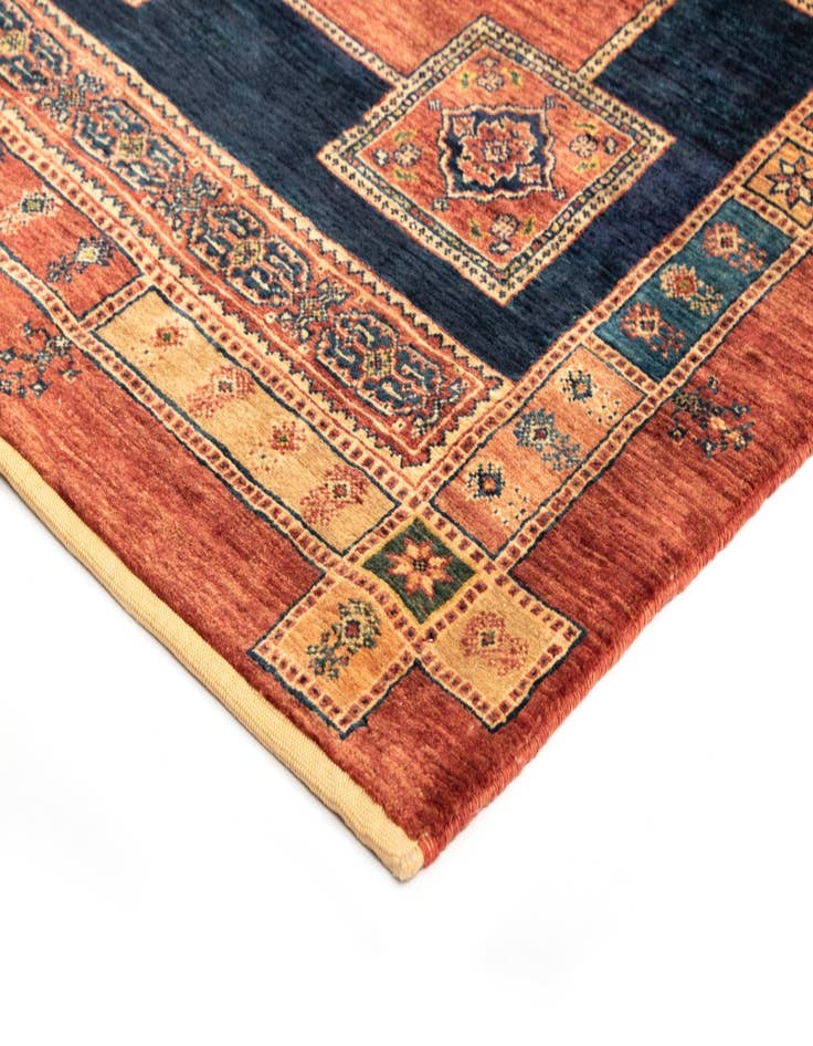 Detail image of  5' x 6' 6 Luribaft Wool Rug