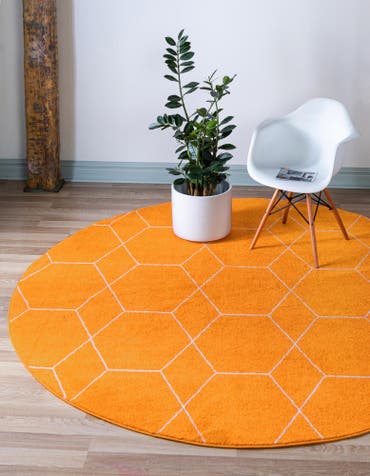  5' 3 x 5' 3 Lattice Frieze Round Rug