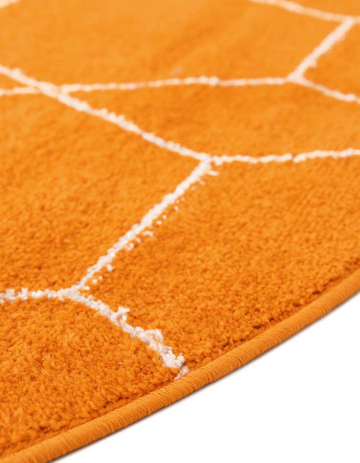 Detail image of  7' 10 x 7' 10 Lattice Frieze Round Rug