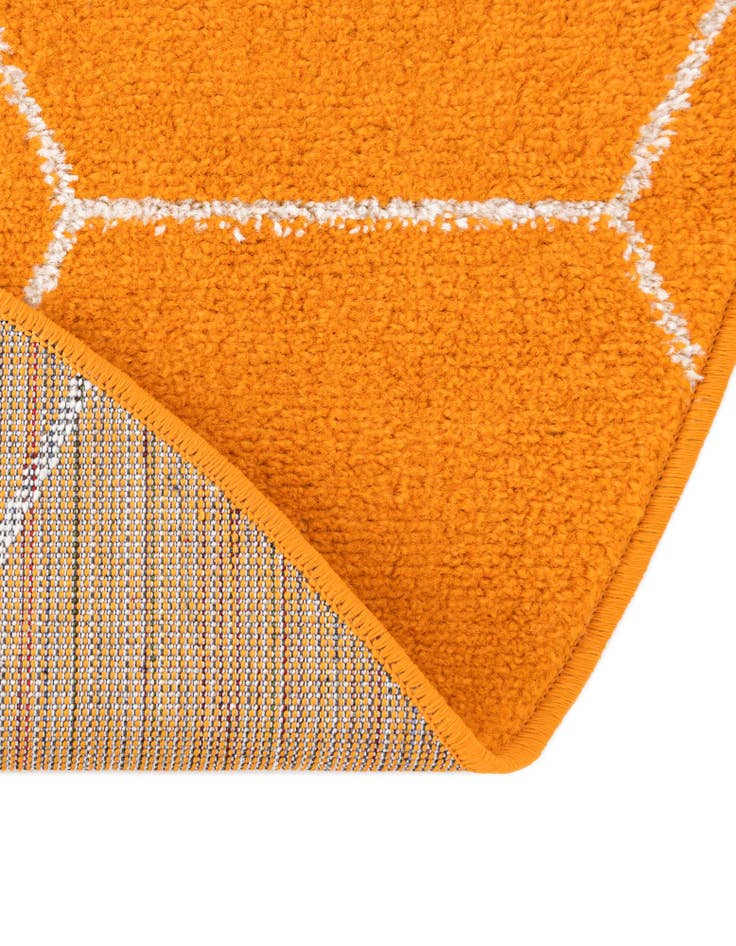 Detail image of  7' 10 x 7' 10 Lattice Frieze Round Rug