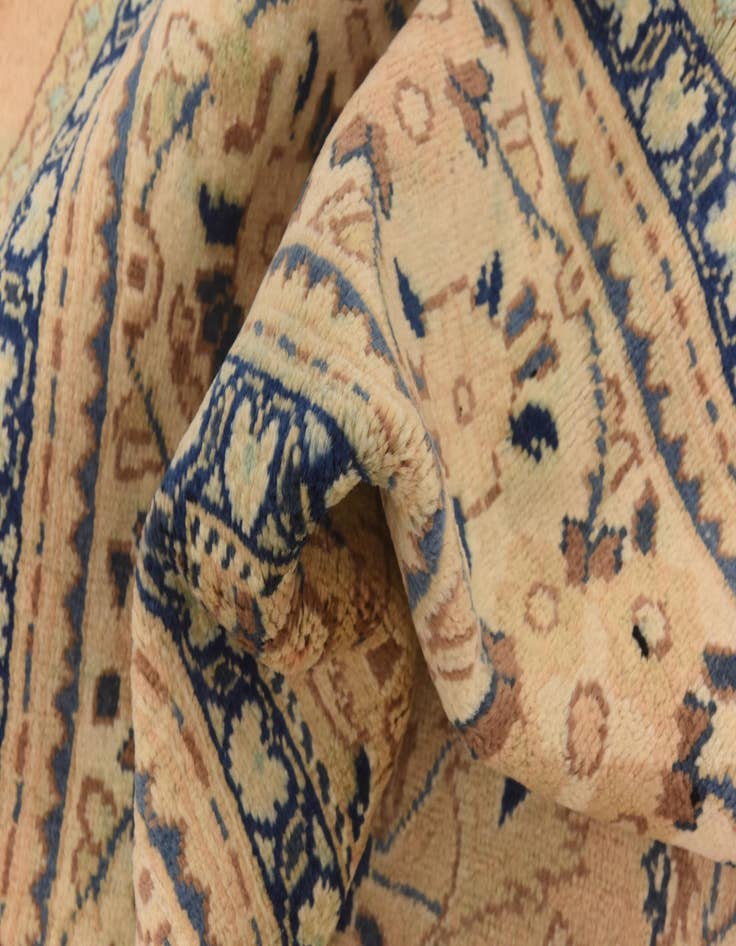 Detail image of  7' 10 x 11' 3  Hand Knotted Farahan Persian Wool Rug