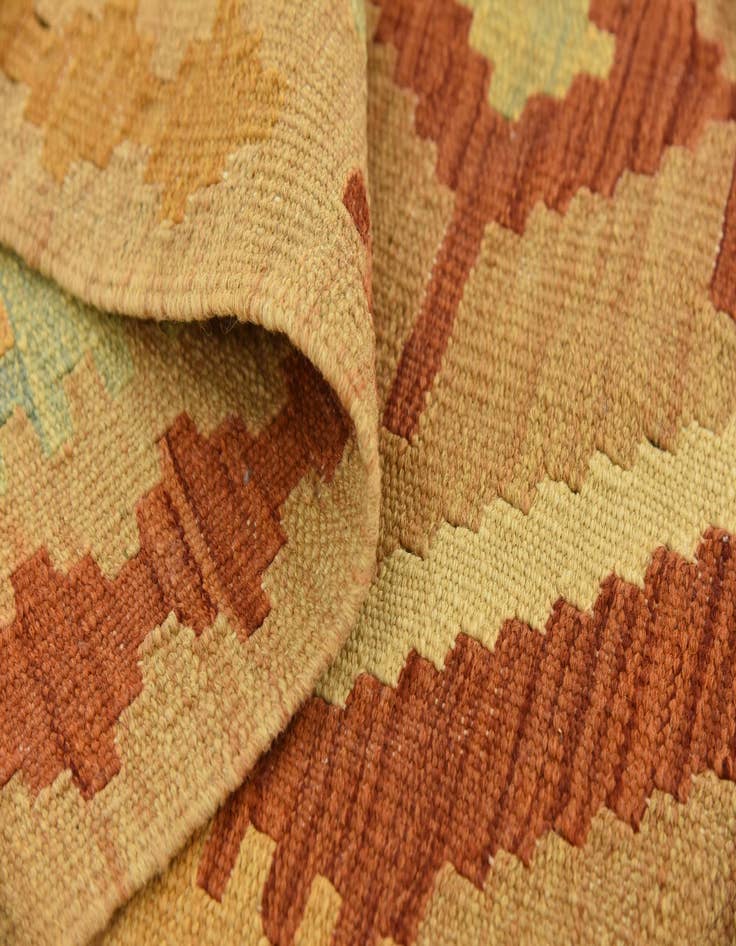 Detail image of 4' 9 x 6' 7 Hand Woven Kilim Waziri Wool Rug