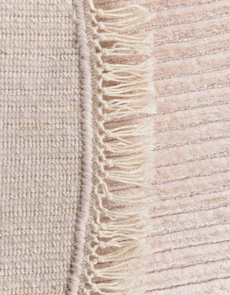 Detail image of  6' 8 x 6' 8  Hand Knotted Darya Wool Round Rug