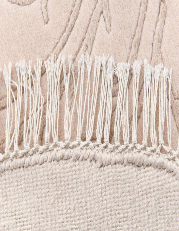 Detail image of  4' 10 x 4' 10  Hand Knotted Darya Wool Round Rug