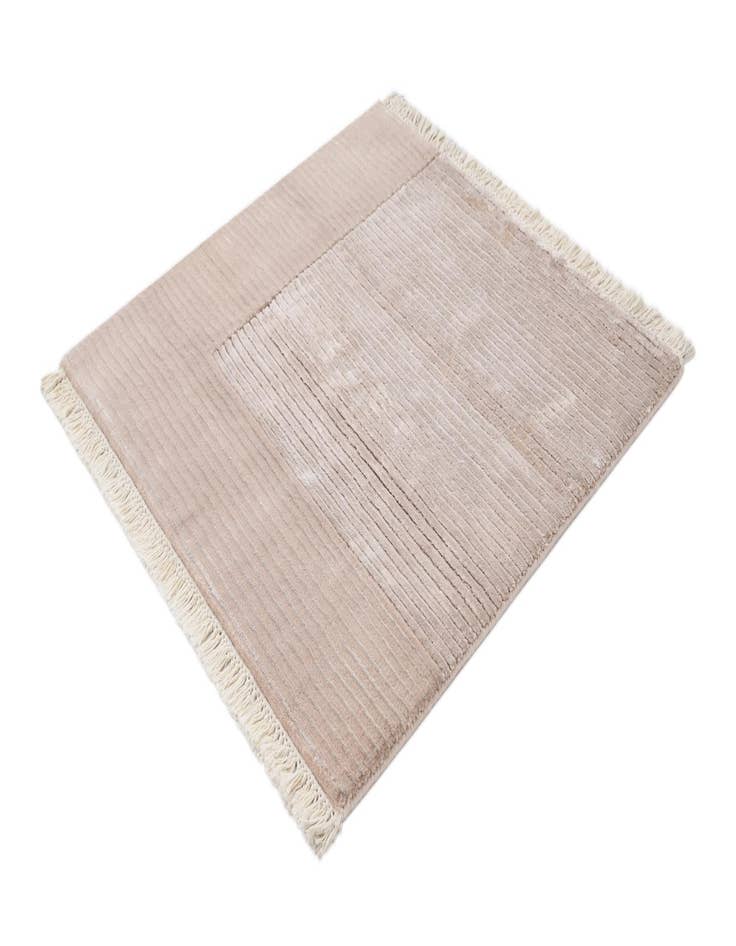 Detail image of  2' 7 x 2' 7  Hand Knotted Darya Wool Square Rug