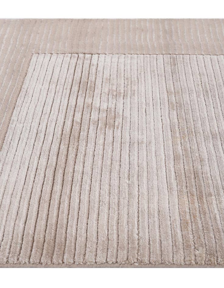 Detail image of  2' 7 x 2' 7  Hand Knotted Darya Wool Square Rug