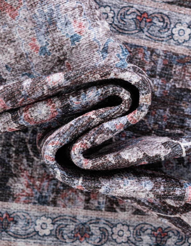 Detail image of  3' 3 x 5' 3 Yara Rug