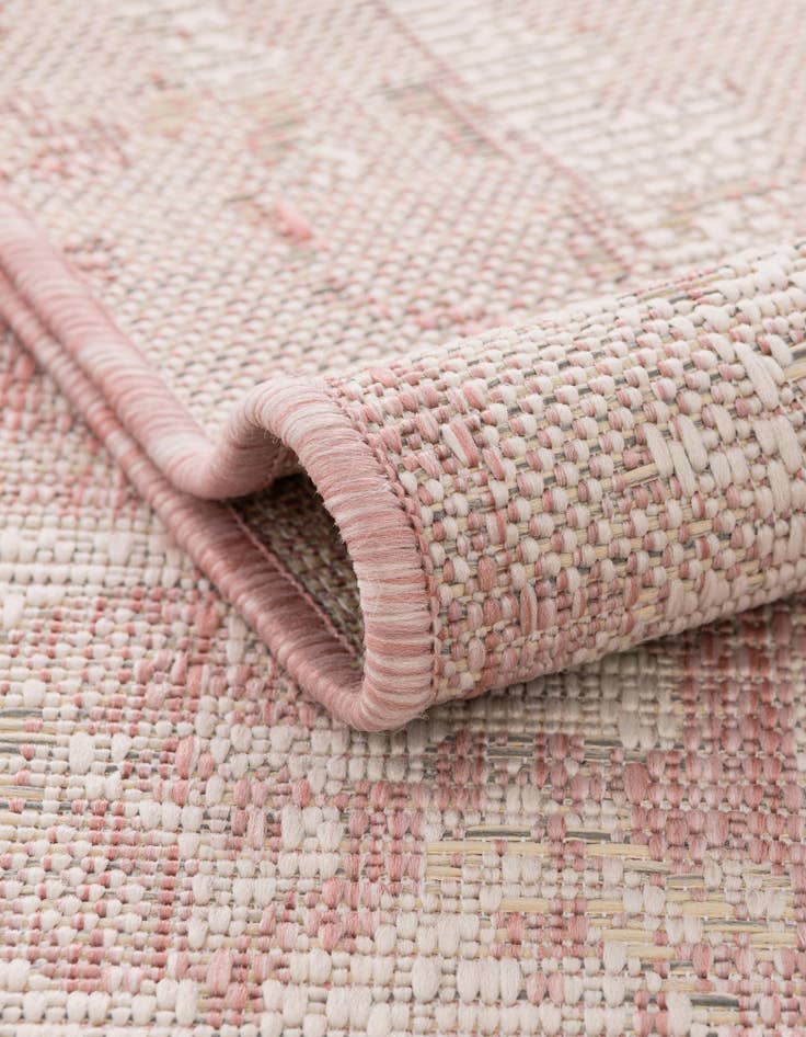 Detail image of  7' 10 x 7' 10  Washable Traditional Indoor / Outdoor Octagon Rug