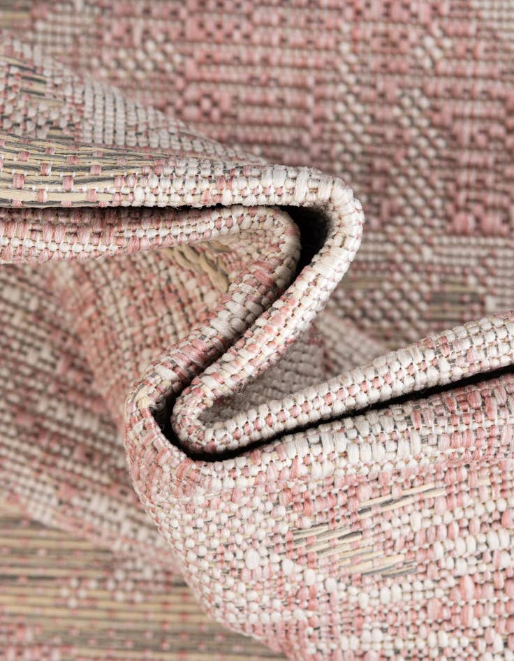 Detail image of  7' 10 x 7' 10  Washable Traditional Indoor / Outdoor Octagon Rug