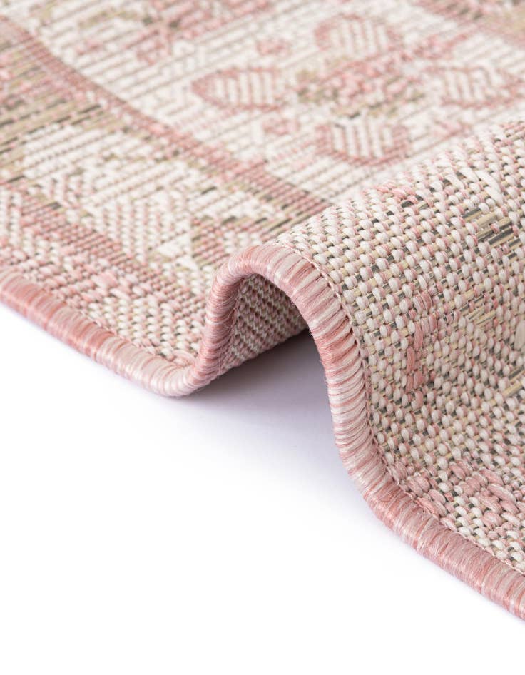 Detail image of  3' x 5' 3  Washable Traditional Indoor / Outdoor Oval Rug