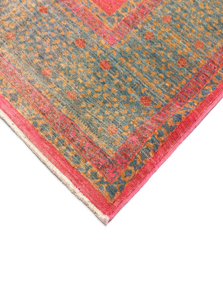 Detail image of  6' 8 x 9' 9 Amina Rug