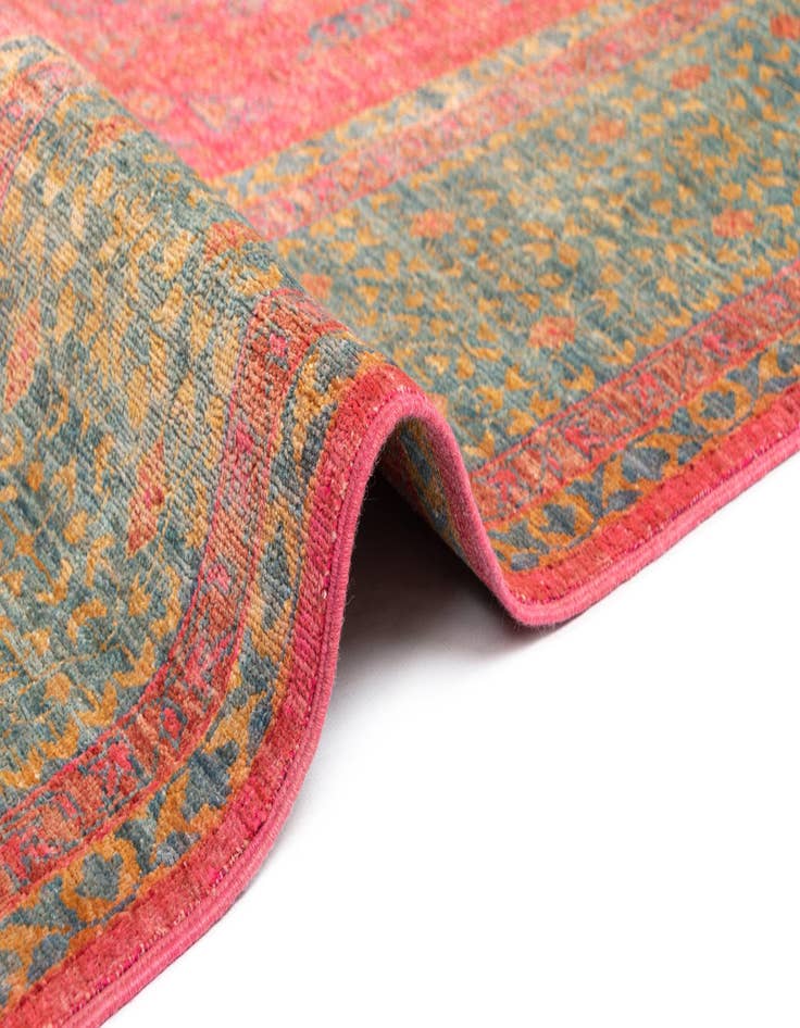 Detail image of  6' 8 x 9' 9 Amina Rug