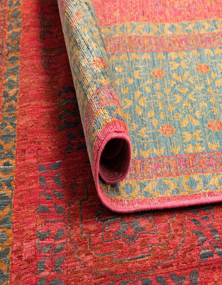 Detail image of  6' 8 x 9' 9 Amina Rug