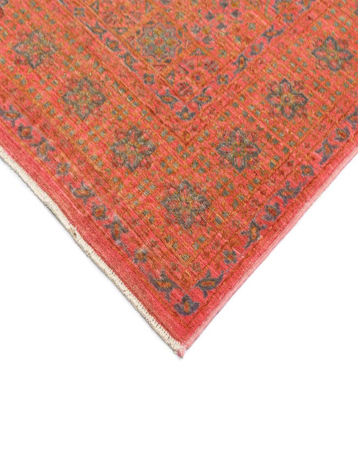 Detail image of  5' 5 x 7' 10 Amina Rug