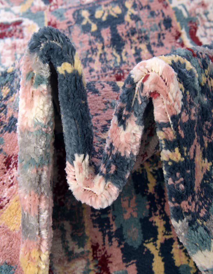 Detail image of  7' x 10' Charleston Rug