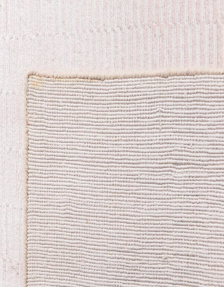 Detail image of  5' 5 x 7' 9 Darya Rug