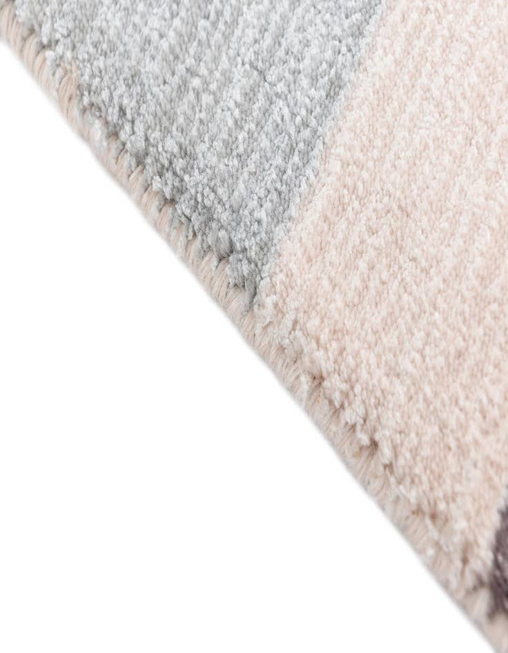 Detail image of  3' 11 x 6' 1 Darya Rug