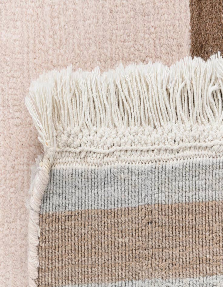 Detail image of  4' x 6' Darya Rug