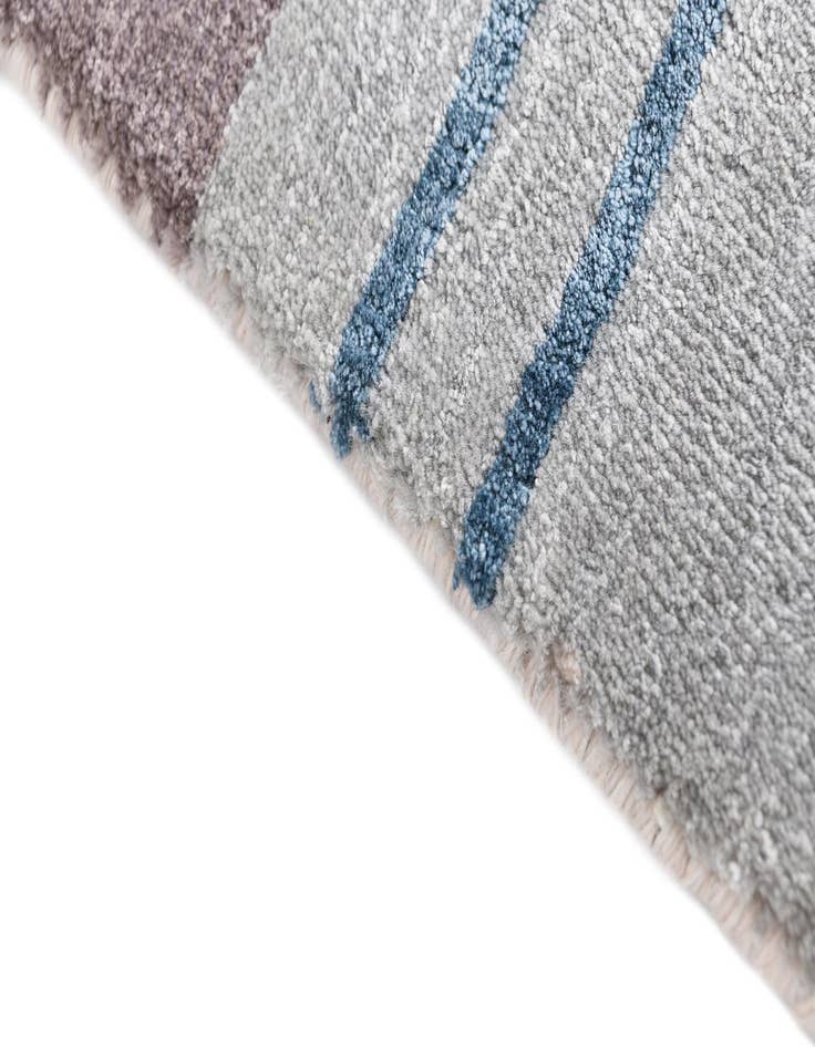 Detail image of  4' x 6' Darya Rug