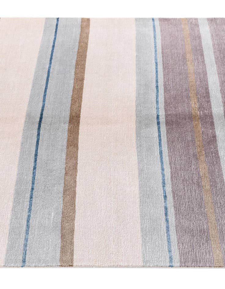 Detail image of  4' x 5' 11 Darya Rug