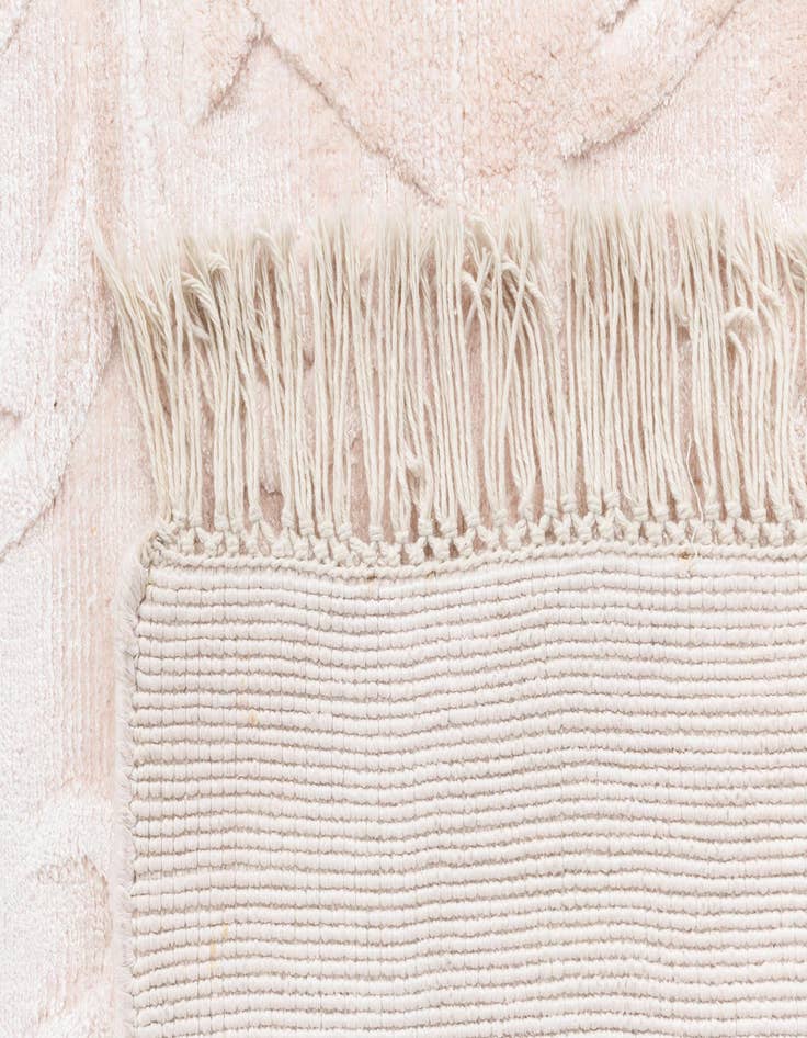 Detail image of  5' 6 x 8' Darya Rug