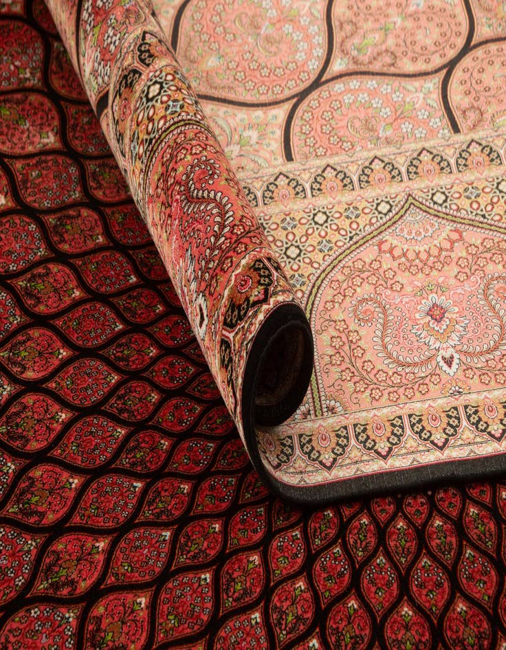 Detail image of  6' 5 x 9' 11 Ghom Design Rug