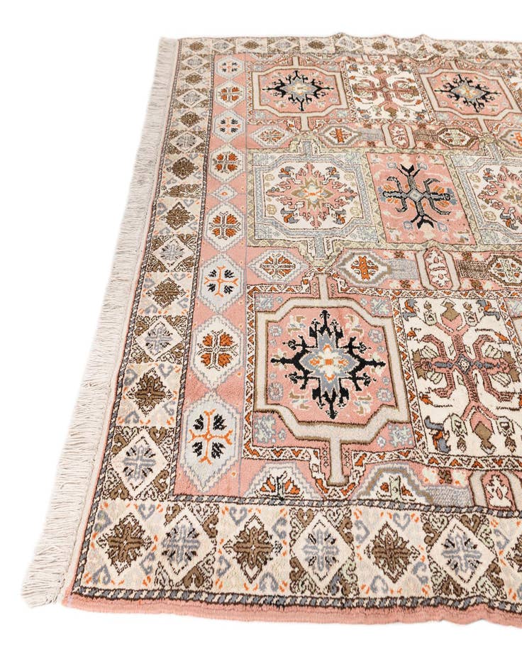 Detail image of  6' 6 x 10' 2  Hand Knotted Heriz Wool Rug