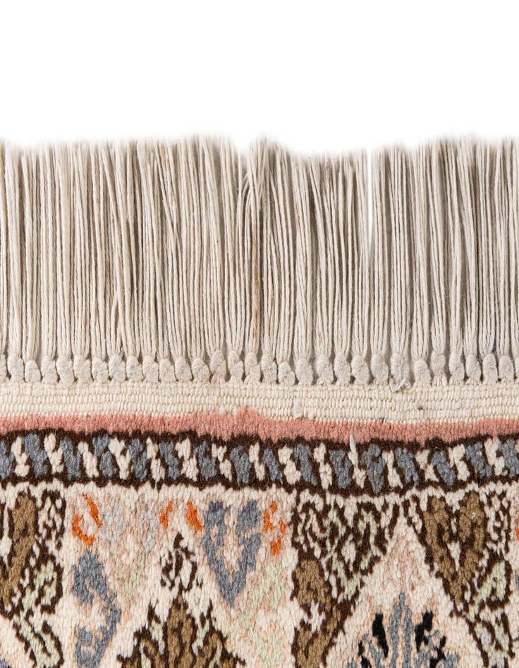 Detail image of  6' 6 x 10' 2  Hand Knotted Heriz Wool Rug