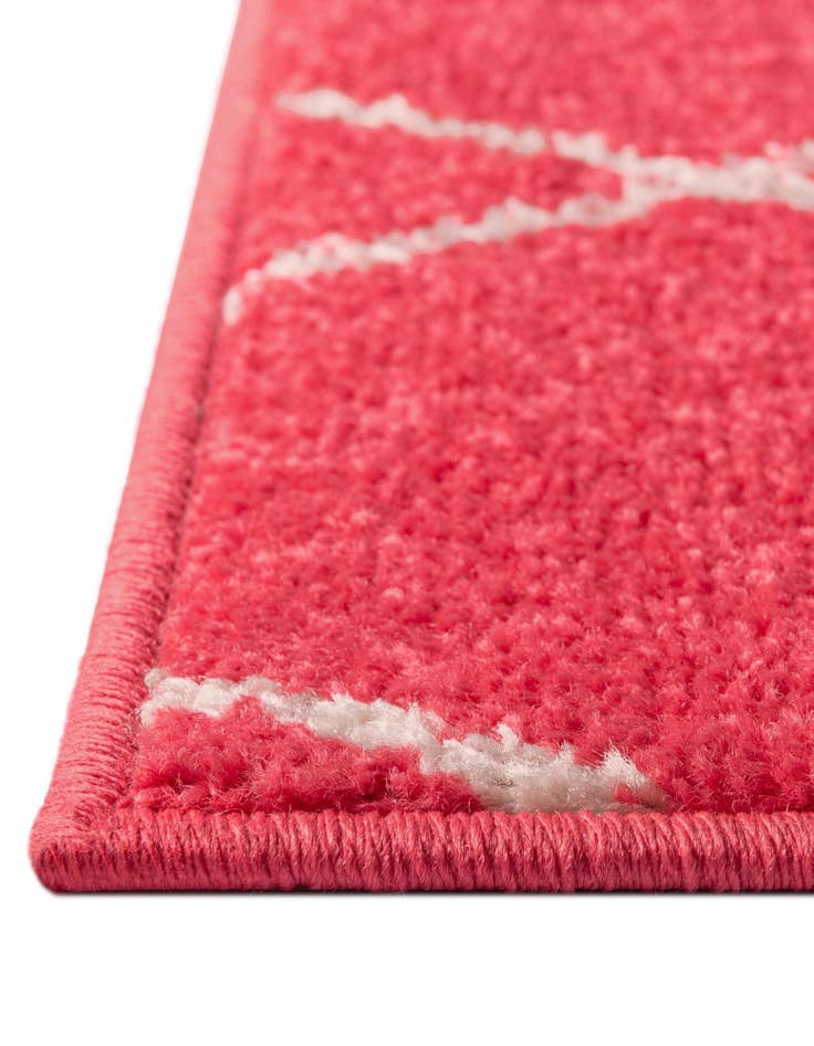 Detail image of  4' x 6' Lattice Frieze Rug