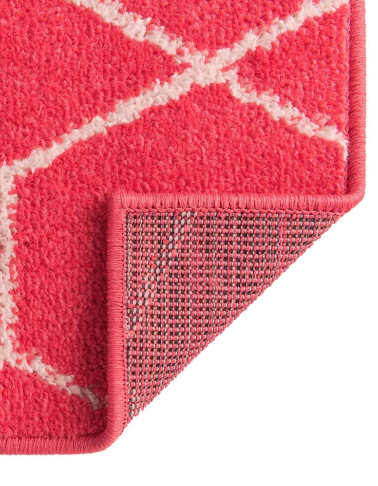 Detail image of  4' x 6' Lattice Frieze Rug