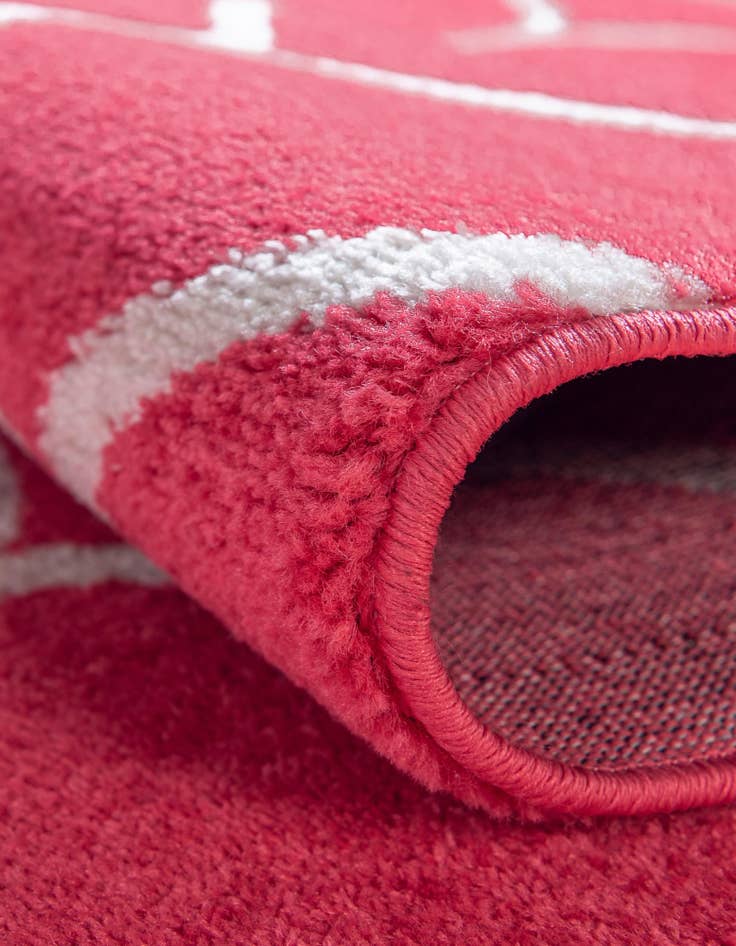 Detail image of  4' x 6' Lattice Frieze Rug