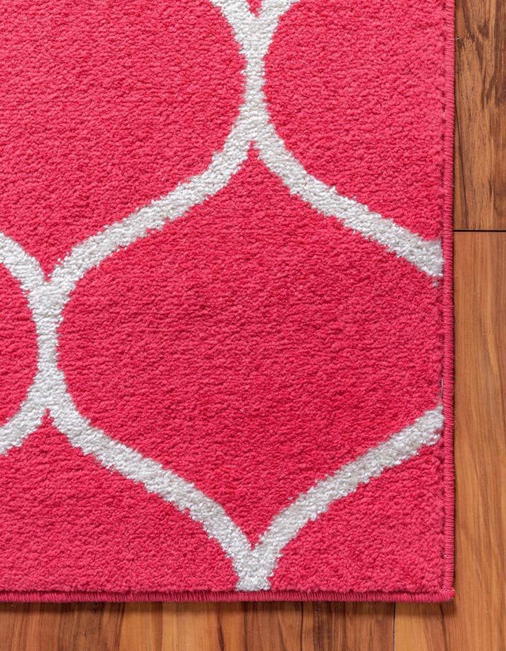 Detail image of  4' x 6' Lattice Frieze Rug