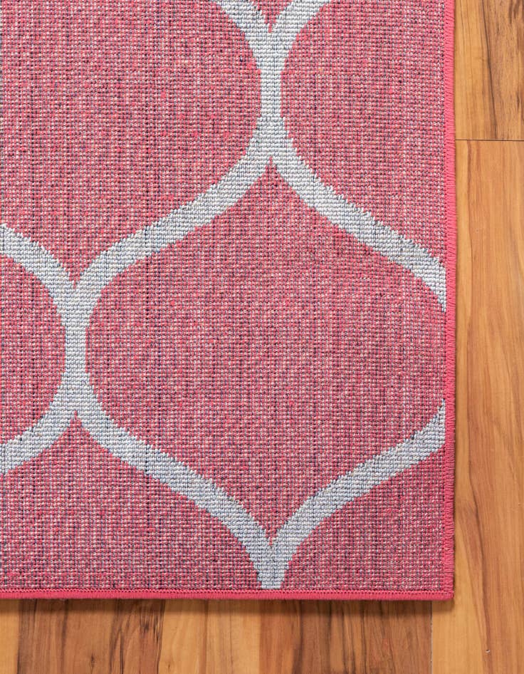Detail image of  4' x 6' Lattice Frieze Rug