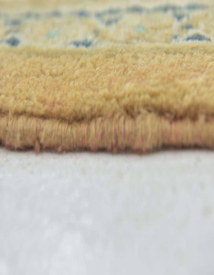 Detail image of 9' 9 x 13' 2 Mahal Wool Rug