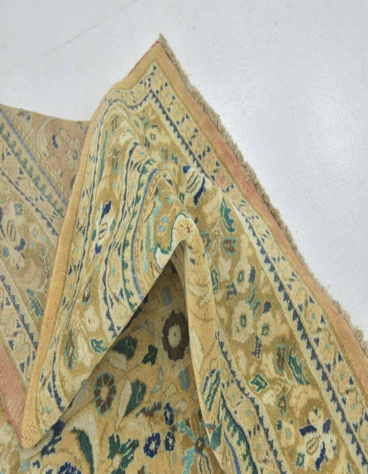 Detail image of 9' 9 x 13' 2 Mahal Wool Rug