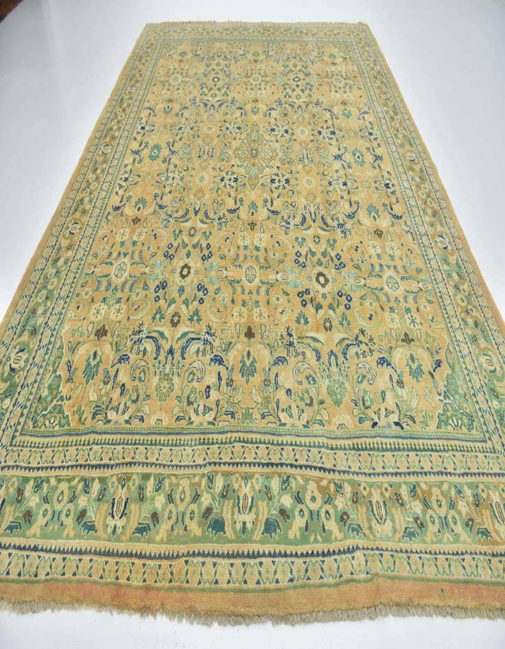 Detail image of 9' 9 x 13' 2 Mahal Wool Rug