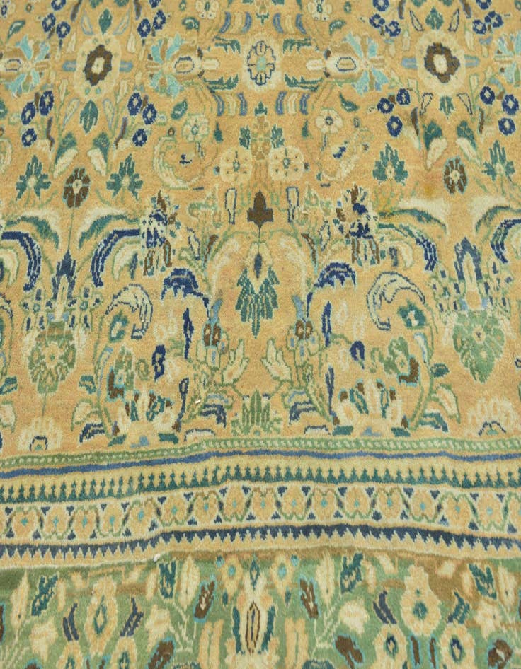 Detail image of 9' 9 x 13' 2 Mahal Wool Rug