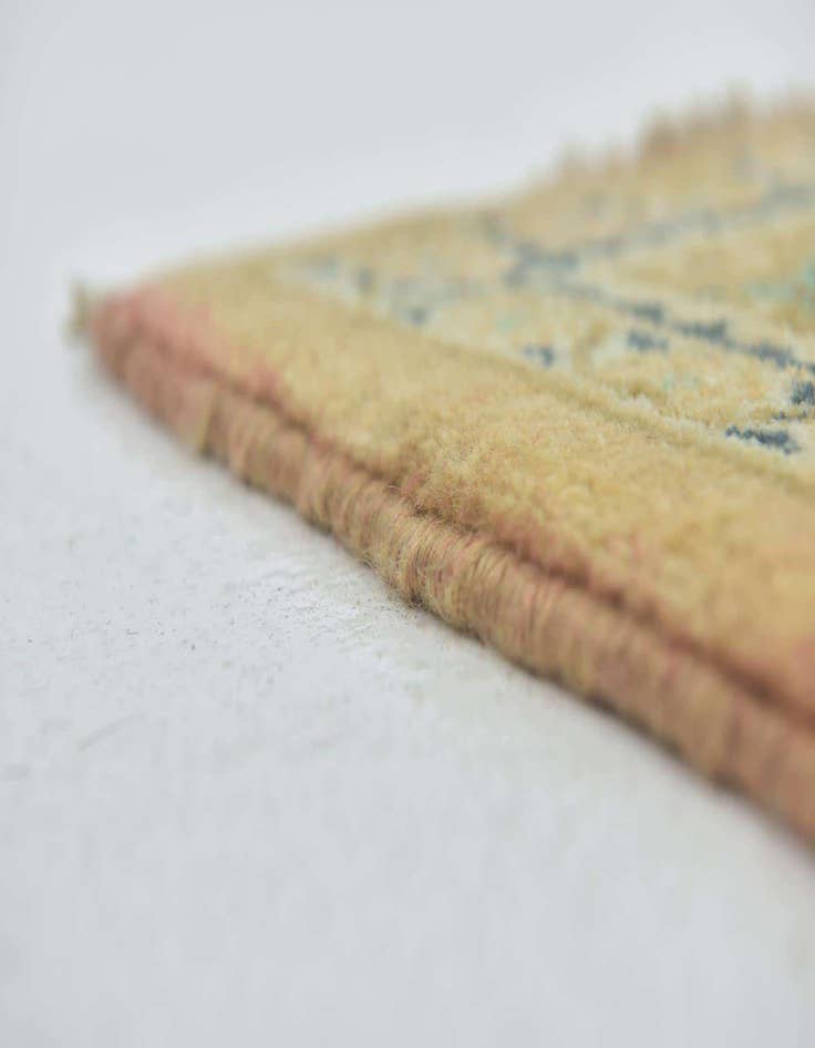 Detail image of 9' 9 x 13' 2 Mahal Wool Rug