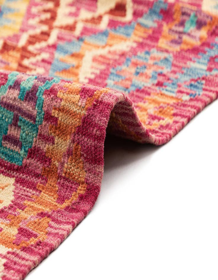 Detail image of  4' 11 x 6' 5  Hand Knotted Marok Kilim Rug