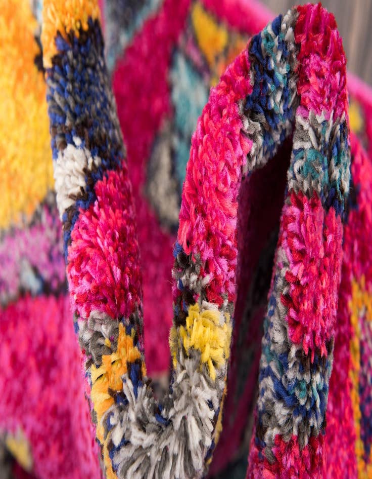 Detail image of  5' x 8'  Washable Mesa Rug