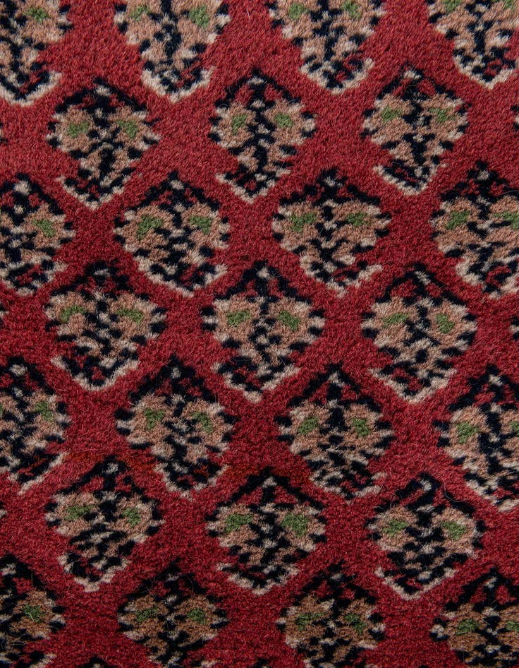 Detail image of  2' 7 x 4' 7  Hand Knotted Mir Wool Rug