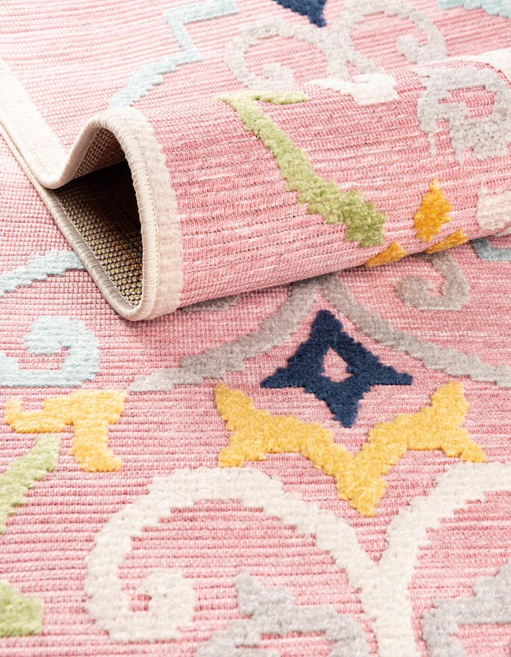 Detail image of  5' x 7' 7  Washable  Indoor / Outdoor Rug