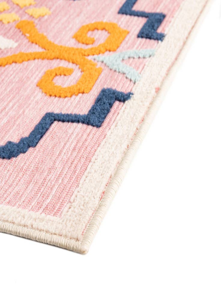 Detail image of  5' x 7' 7  Washable  Indoor / Outdoor Rug