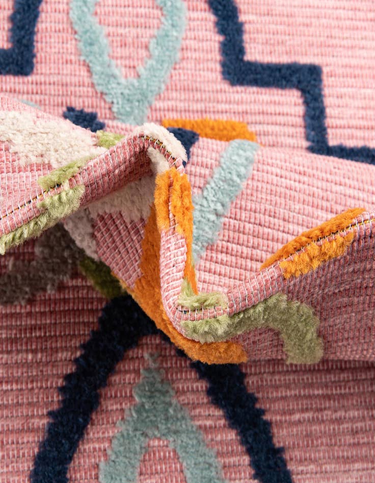 Detail image of  5' x 7' 7  Washable  Indoor / Outdoor Rug