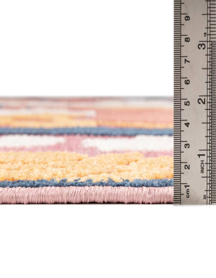 Detail image of  5' x 7' 7  Washable  Indoor / Outdoor Rug