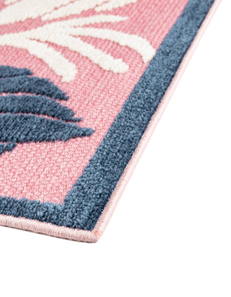 Detail image of  5' x 7' 7  Washable  Indoor / Outdoor Rug