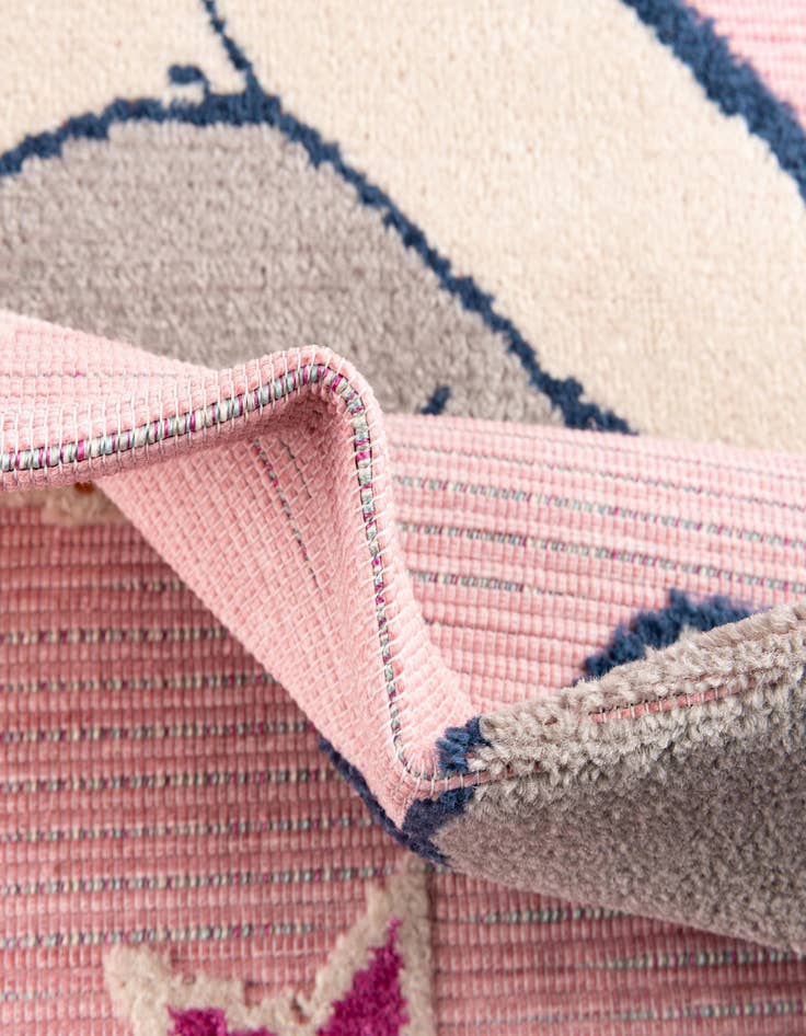 Detail image of  5' 3 x 7' 7  Washable  Indoor / Outdoor Rug