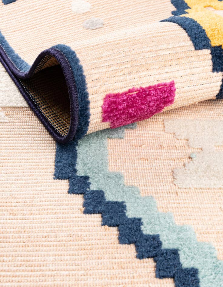 Detail image of  5' x 7' 7  Washable  Indoor / Outdoor Rug